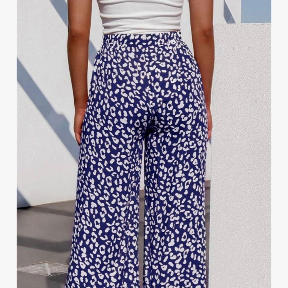 NWOT Blue & White Leopard Print Wide Leg Pants Size Medium - Picture 2 of 10
